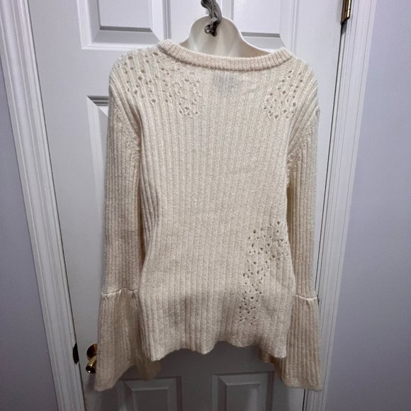 Leo & Sage size large sweater with trumpet sleeves - Picture 2 of 7